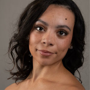 Meet your Posher, Davia